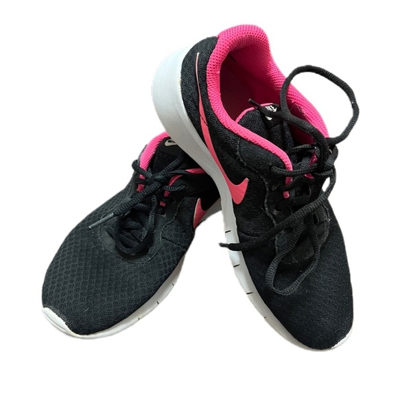 Nike Other - 🌟 Nike tennis shoes sz 4.5 🌟